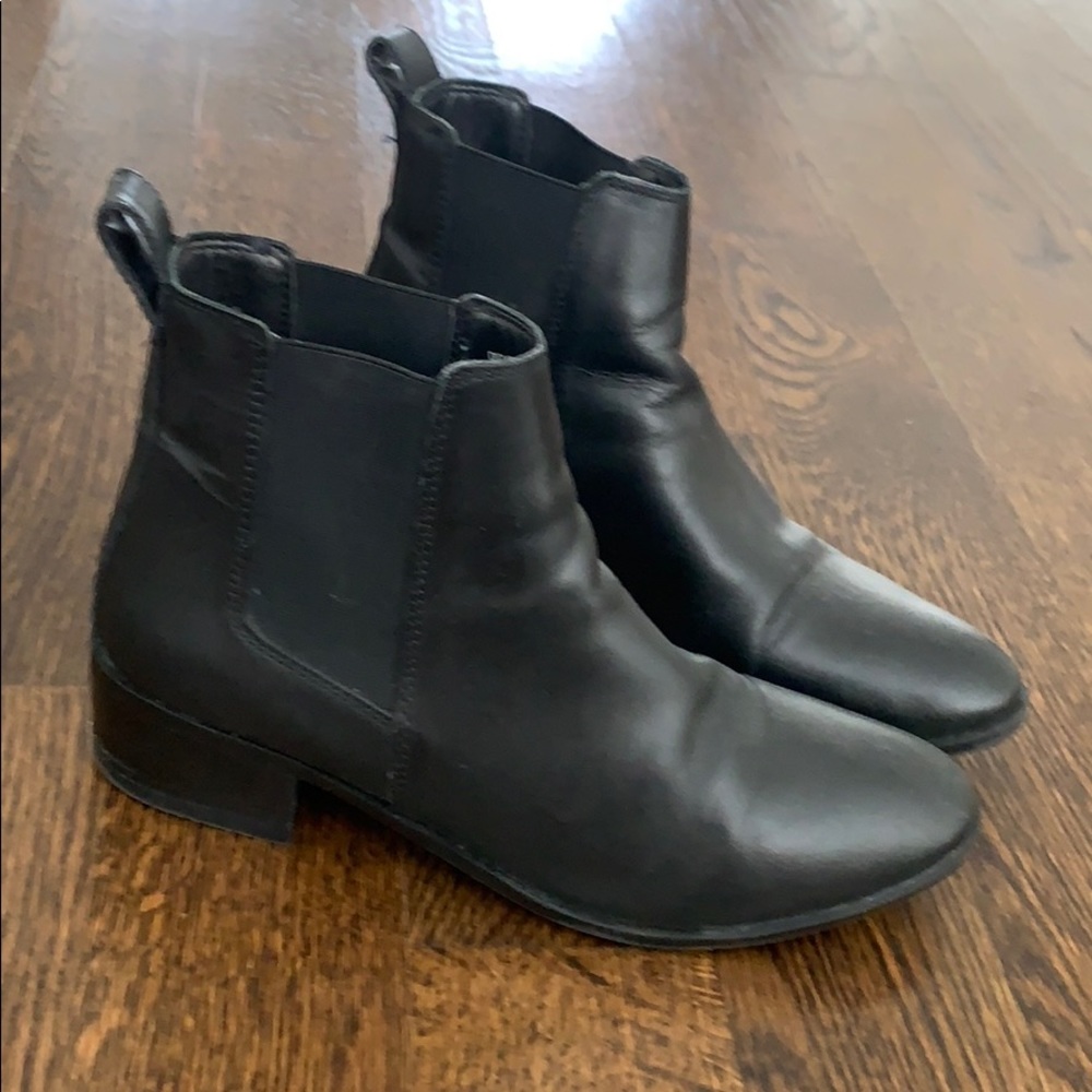 Steve Madden Black Chelsea Boot 7